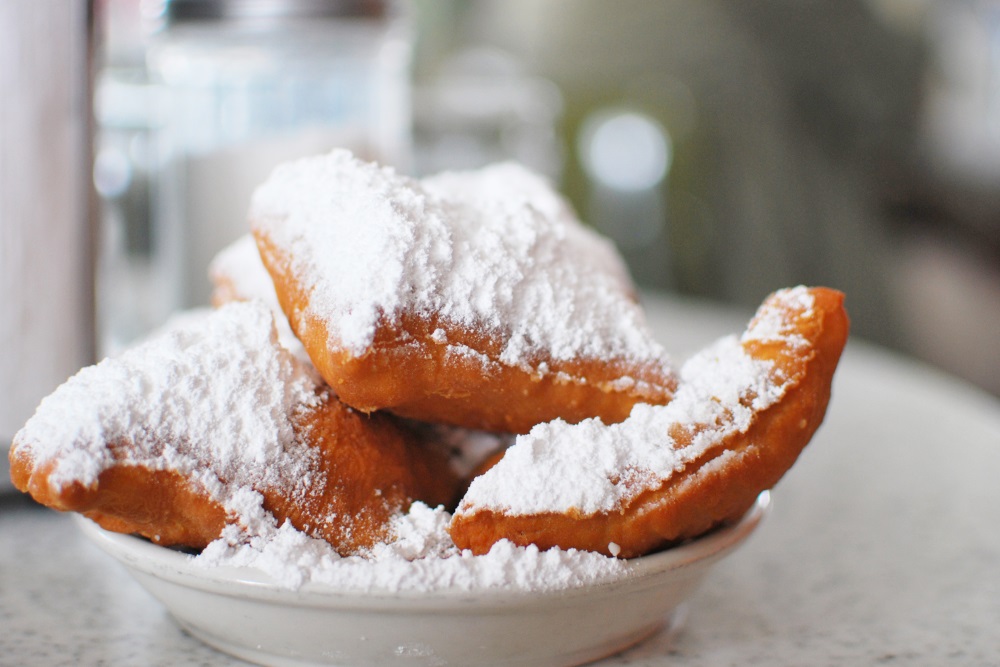 cafe-du-monde-beignets.jpg