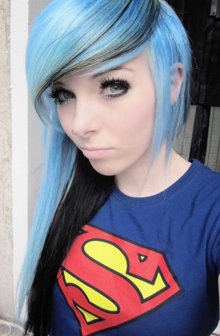 emo-girl-ira-vampira-scene-queen-colorful-hair-purple-blue-pink-green-red-black-hair-coontails-e.jpg