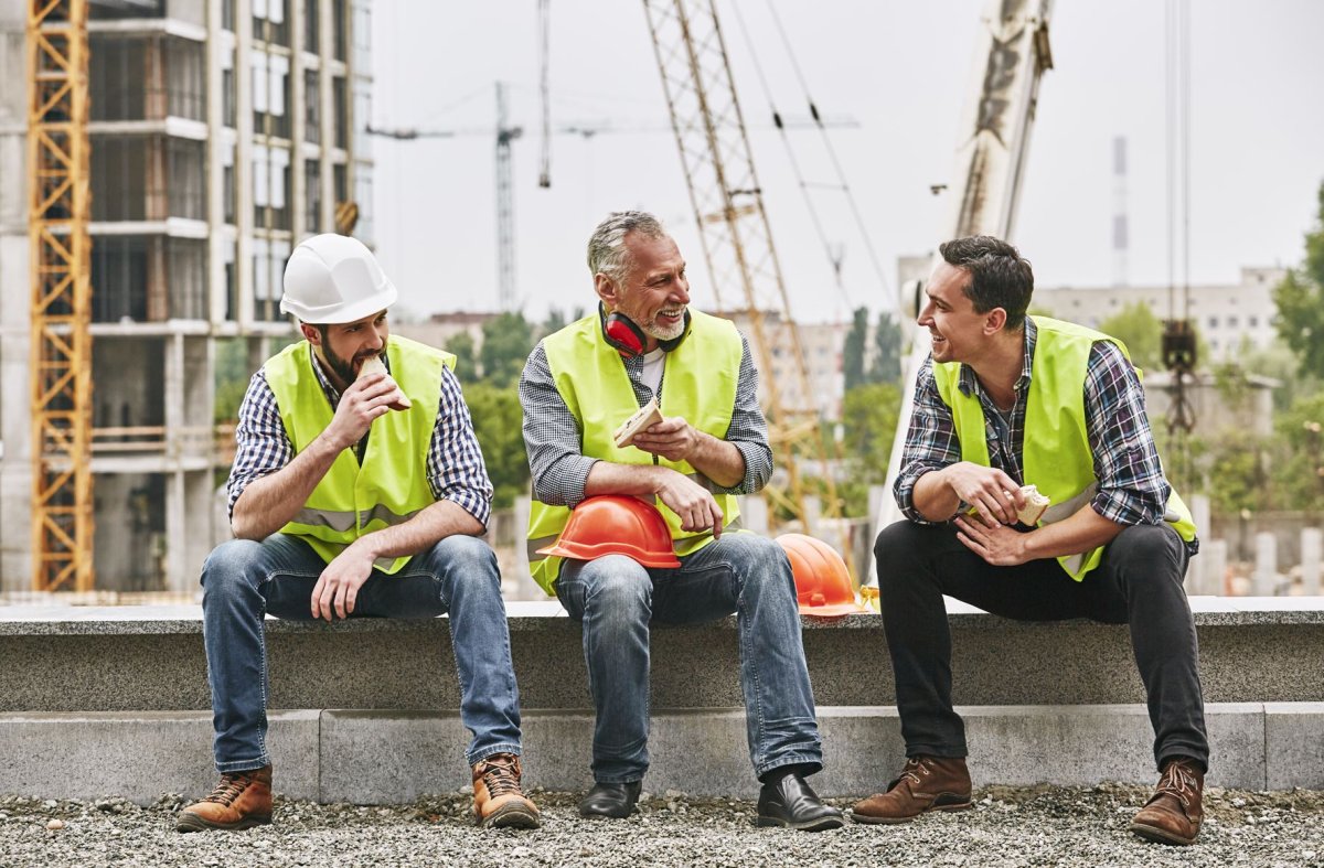 employees-eating-lunch-break.jpg