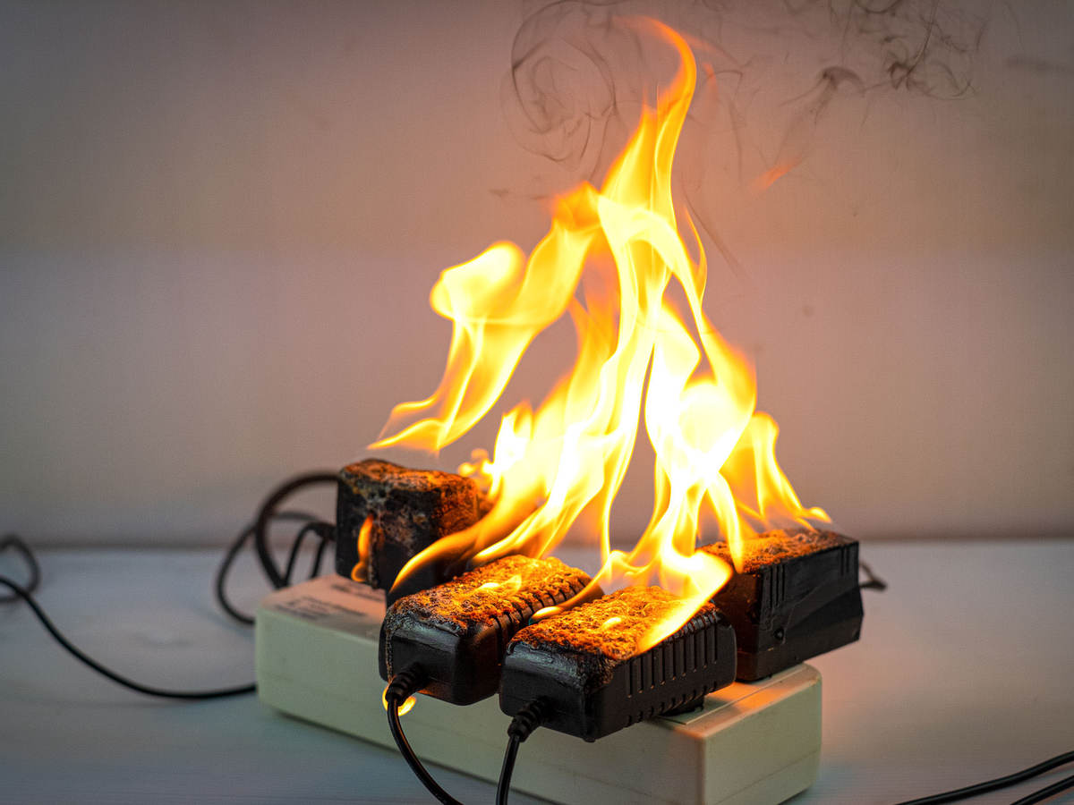 GI-1164583398_Electric-short-circuit-failure-fire_2400x1600.jpg