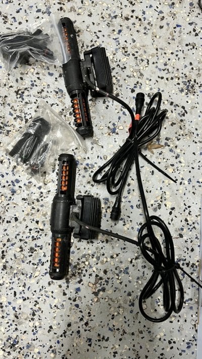 FS: 2x Icecap 2k Gyre pumps (pump only no controller)