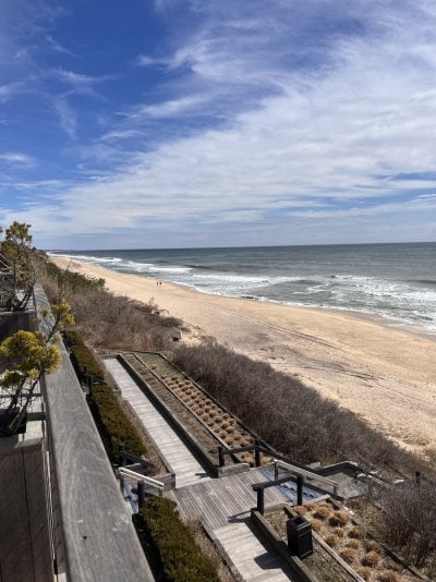 Montauk beaqch looking east.JPG